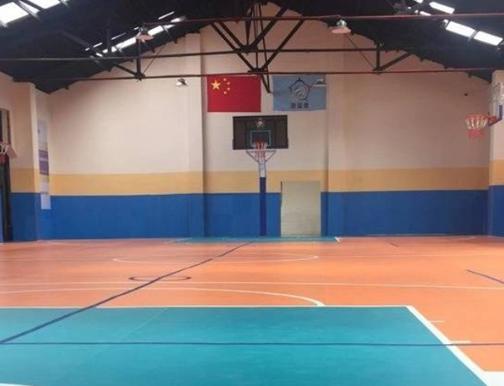四川成都龙泉驿某训练营  1100平  室内4.6mm陨石纹篮球场场地铺装效果