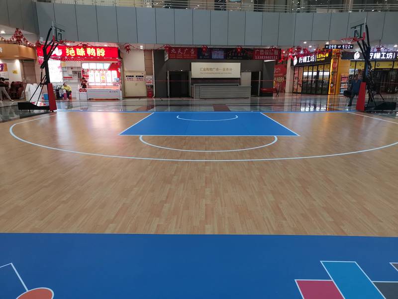 河南300平，小篮球场+半场成人篮球场，枫木+宝石的塑胶地板