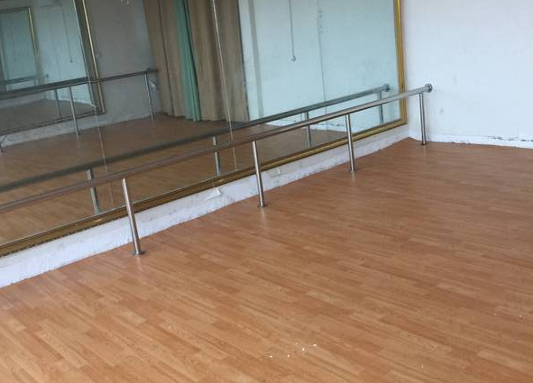 安徽界首锦华幼儿园702平方木纹施工效果 罗海霞