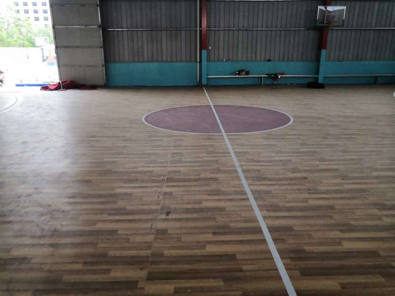 河南周口 1400平，像木纹加蓝色玉石，和陨石的塑胶地板