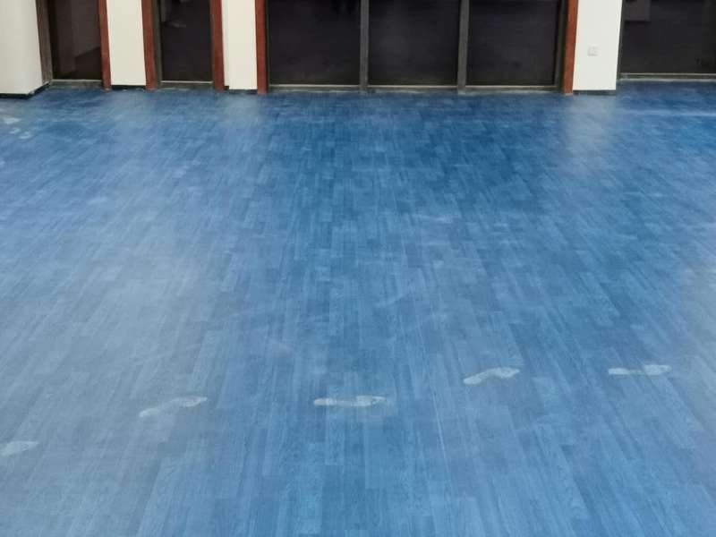 新疆乌鲁木齐市长春路恒昌商务公园 蓝色木纹415 罗海霞